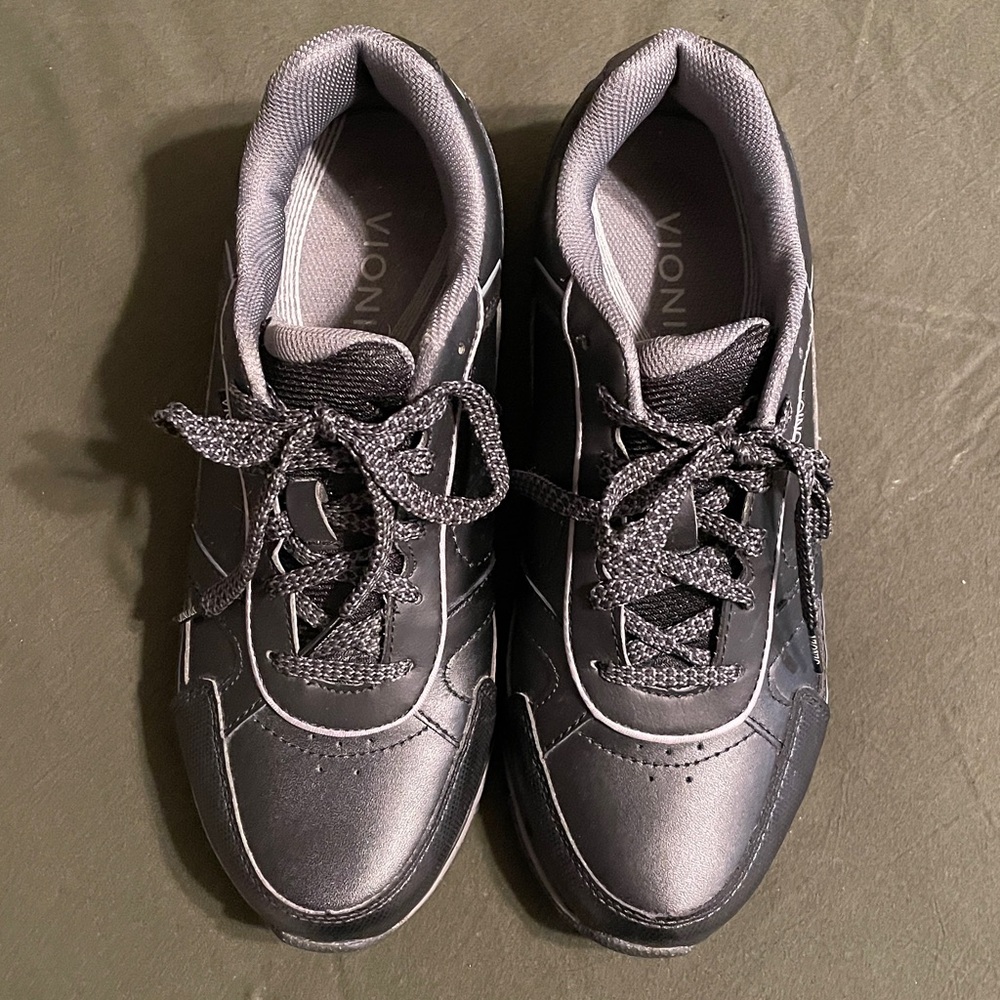 Vionic zen size 8.5 Sneakers 💕💕